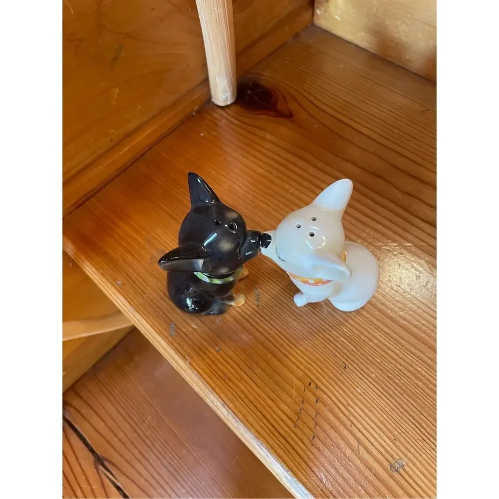 Kissing Chihuahuas Pup Dog Salt and Pepper Shakers
